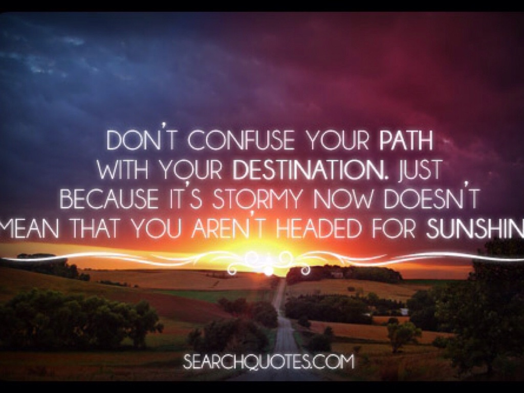 человек на вершине горы. Dream your dreams. Destination. Habit forming. человек на вершине.