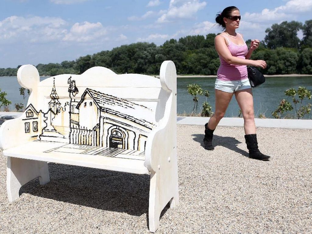 Tzara Concept An unconventional bench-exhibition II.